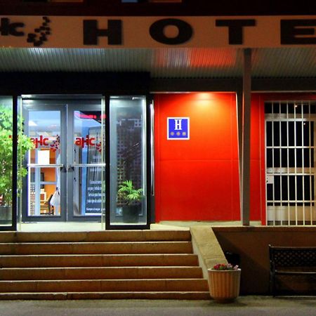 Ahc Hoteles Caces Zewnętrze zdjęcie